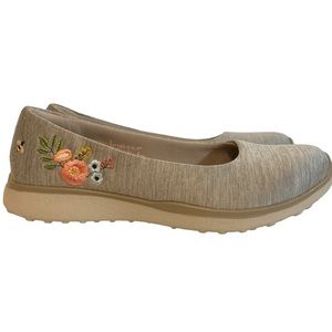 Skechers Microburst Botanical Paradise Slip-on Shoes in Tan Size 9.5